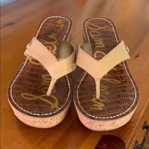 Platform nude leather flip flops